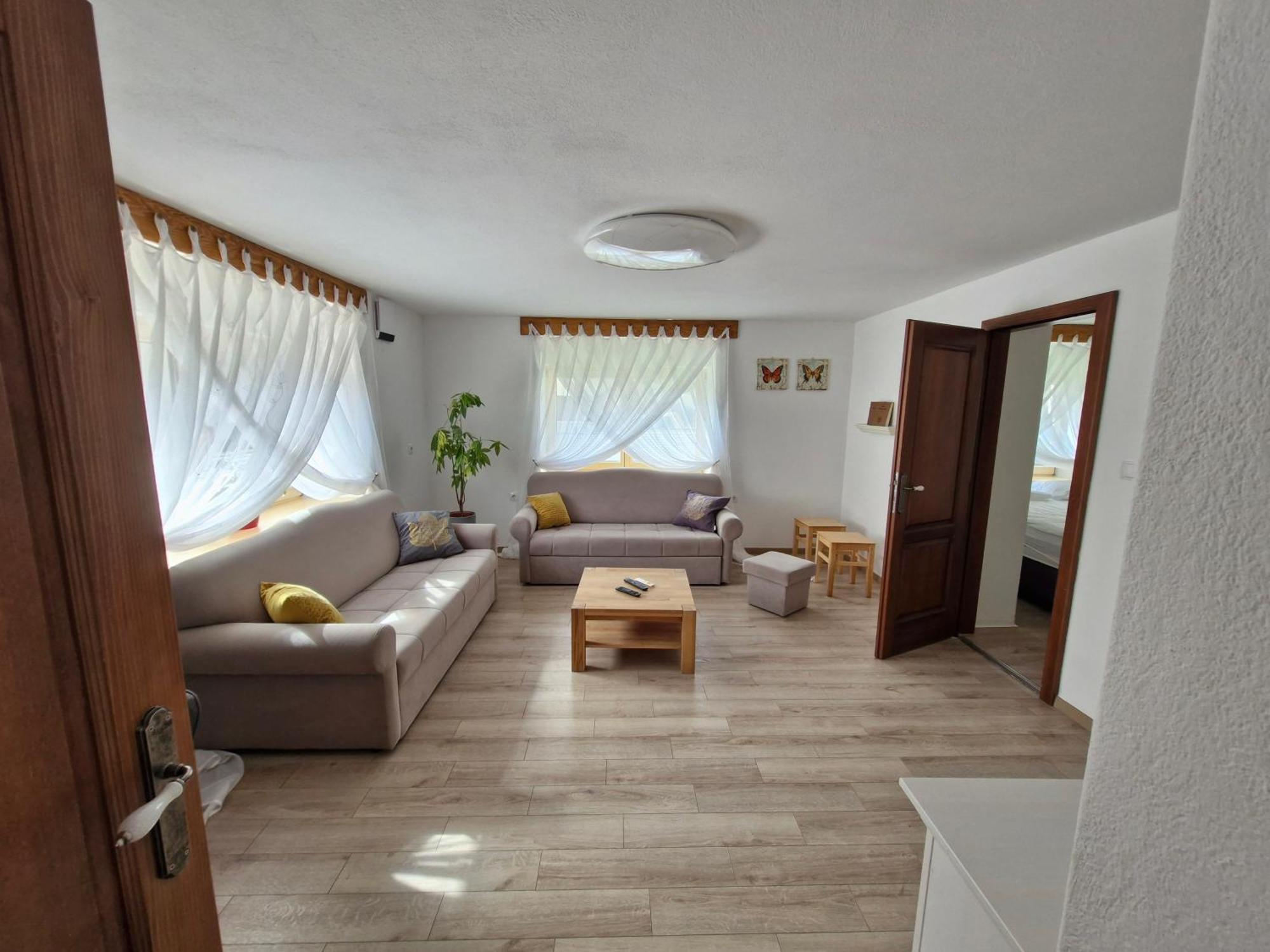 Stol Apartments Zirovnica Exteriör bild